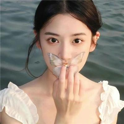 穿越七次，我成了大佬的救命恩人